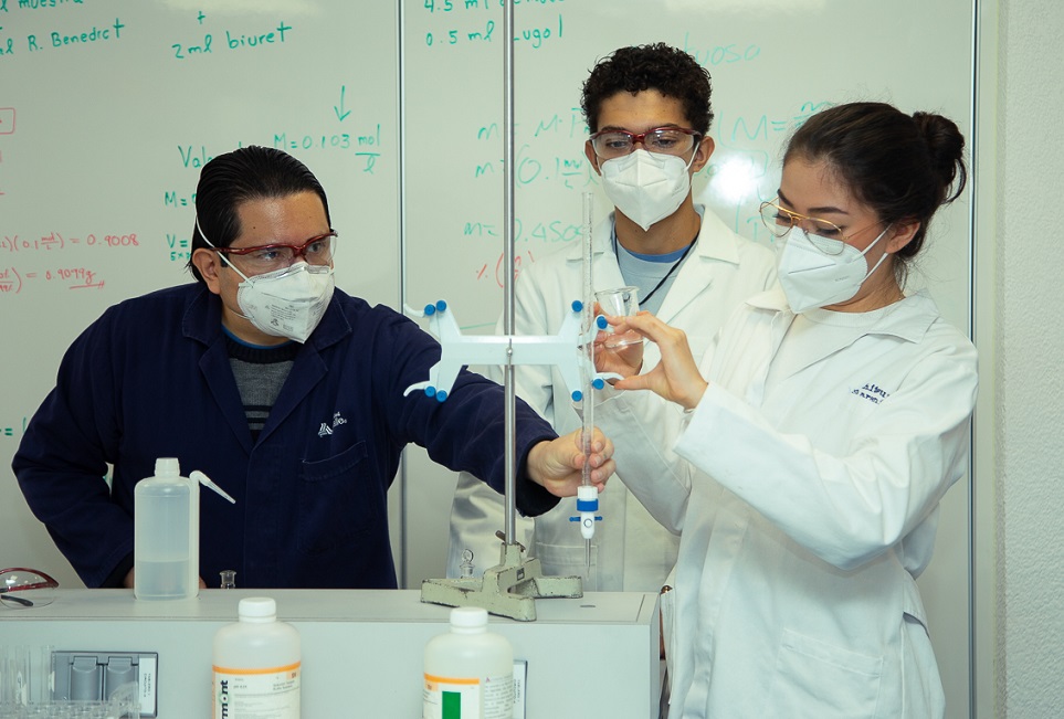 Universidad La Salle-Así se vive el Modelo Mixto en talleres y laboratorios